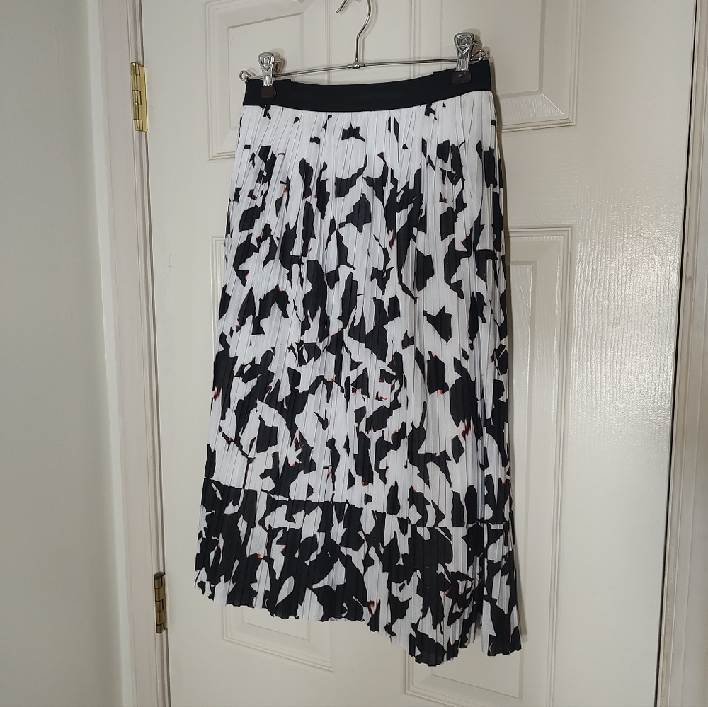 Black and White Pleated Women's Skirt